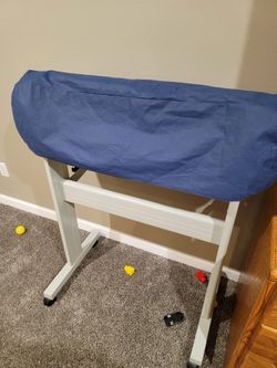 Us Cutter  Works Relly Good In Really Good Condition Hardly Used With Alot Of Extra Blades . For Cutting  Stickers Or T Shirts 