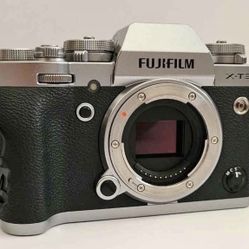 Fujifilm X-T3 + XF 18-55mm Lens (Great Condition, Ready to Shoot)