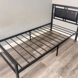 Cama Twin Size Nueva En Caja Incluye Colchon