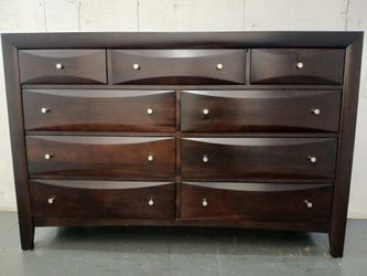9 Drawer Dresser & Nightstand