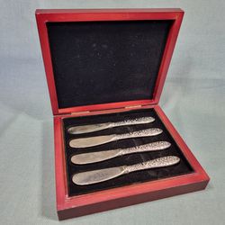 Vintage Silver Plated Set of 4 Godinger Spreader Knives in Original Box
