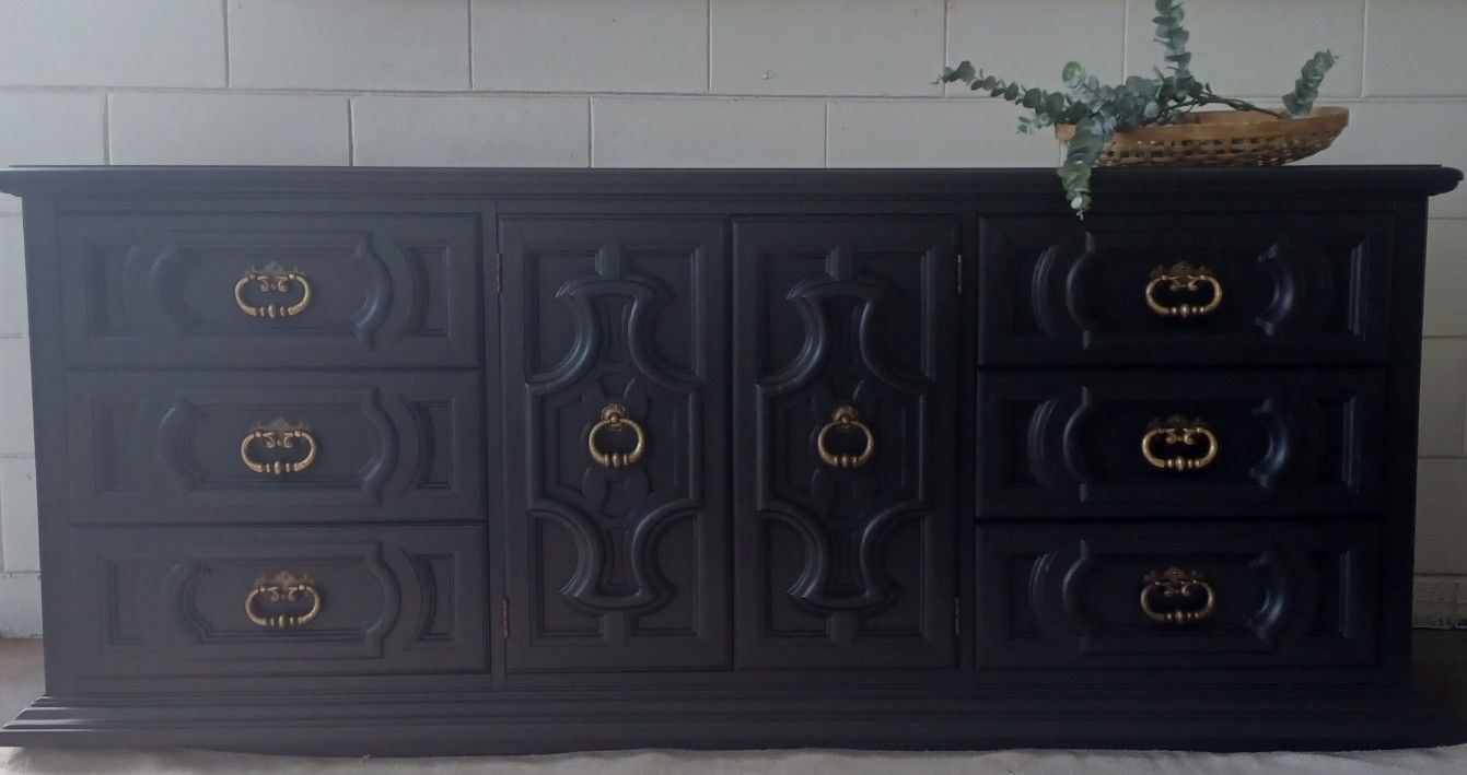 Thomasville Solid Wood Black Buffet/Sideboard/Credenza/TV Stand/Dresser