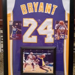KOBE BRYANT OF THE LA LAKERS BRANDED STITCHED AUTHENTIC FRAMED JERSEY.