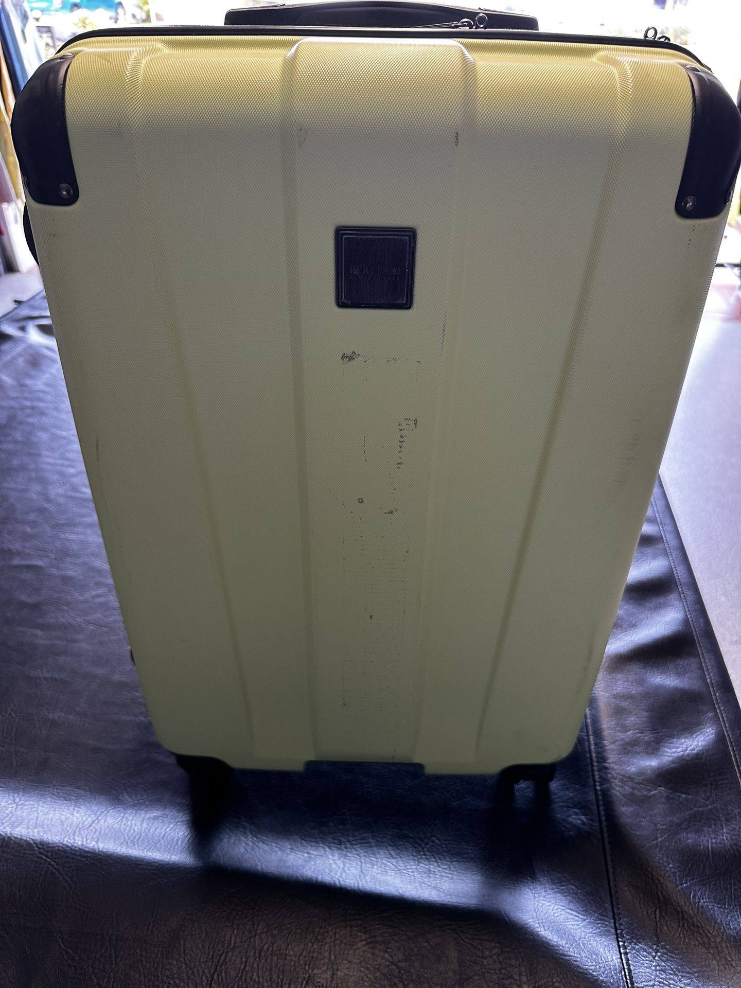 Kenneth Cole  suitcase, Luggage Size 24