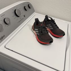 Adidas Women’s Size 6