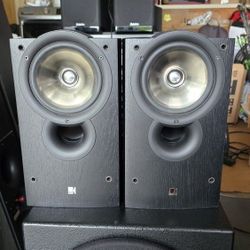 KEF iQ1 Bookshelf Speakers In New Condition 