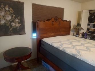 Queen bedframe with mattress