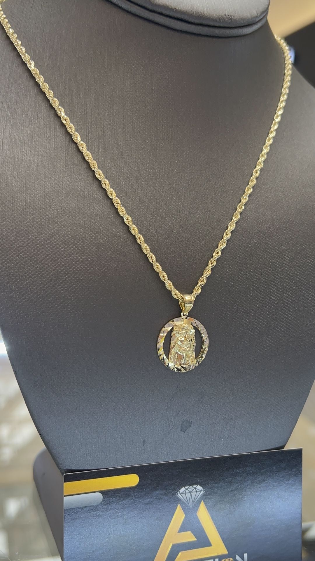 Jesus Pendant With 10kt Gold Rope Chain 1875