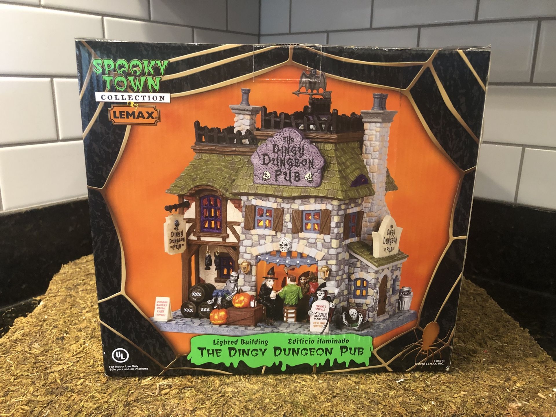 Lemax Spooky Town Dingy Dungeon Pub in Original Packaging