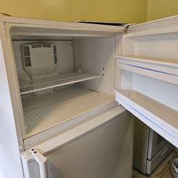 GE Refrigerator 