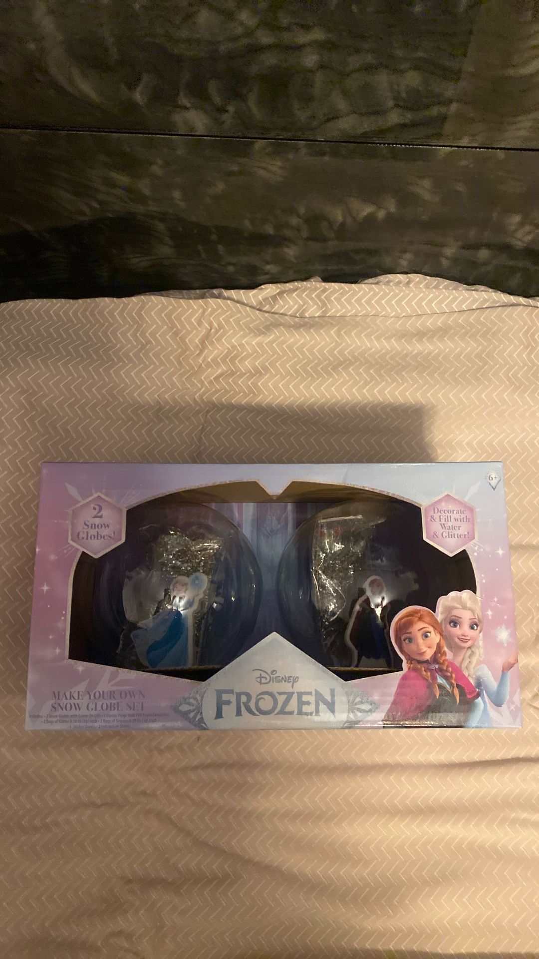 Frozen Make Your Own Snow Globe Set