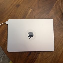 Apple MacBook Air (A3113) M3 - 24GB Ram - 512GB SSD - Starlight