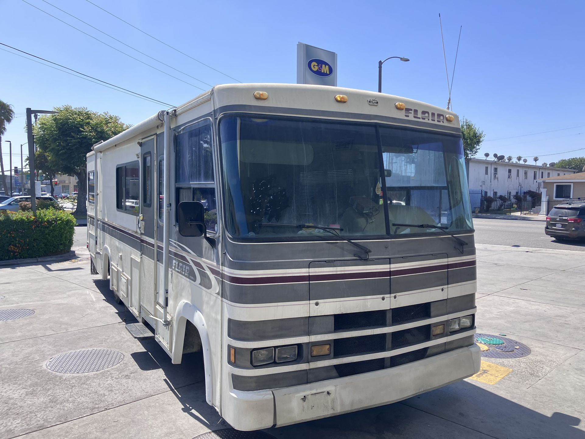1991 Fleetwood Flair RV - Chevy P30 Chassis