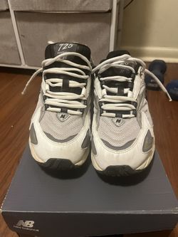Grey and white New Balance 725