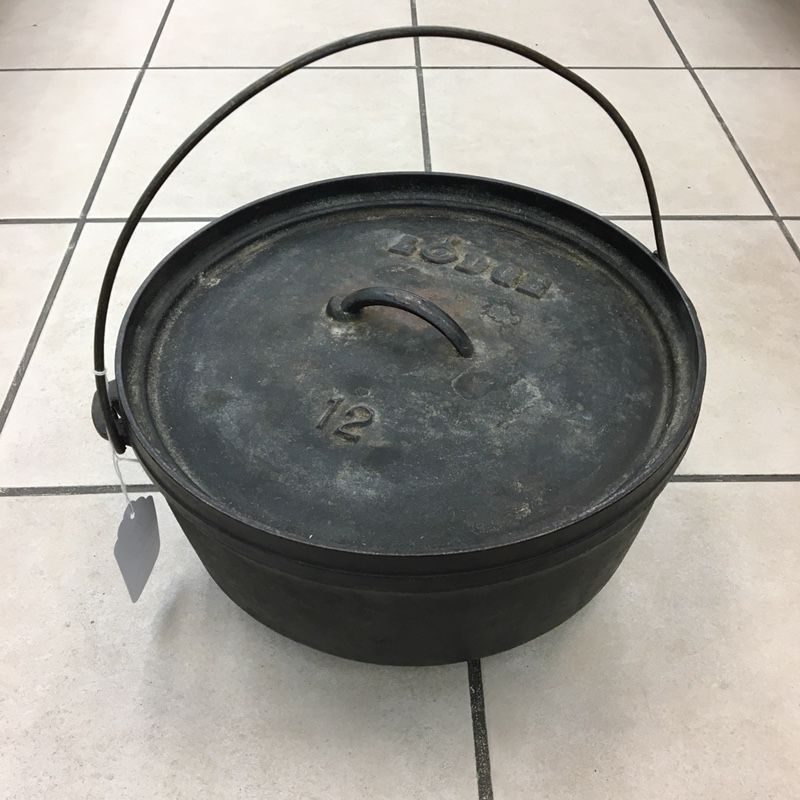 Lodge Cast Iron 6.5 Quart Enameled Cast Iron Dutch Oven, Emerald Green for  Sale in Las Vegas, NV - OfferUp