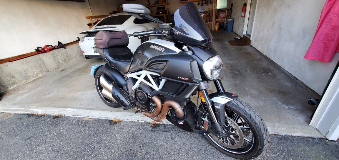 2015 ducati diavel carbon
