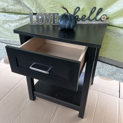 Mesa De Noche En Buenas Condiciones 