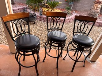 3 Bar stool seats