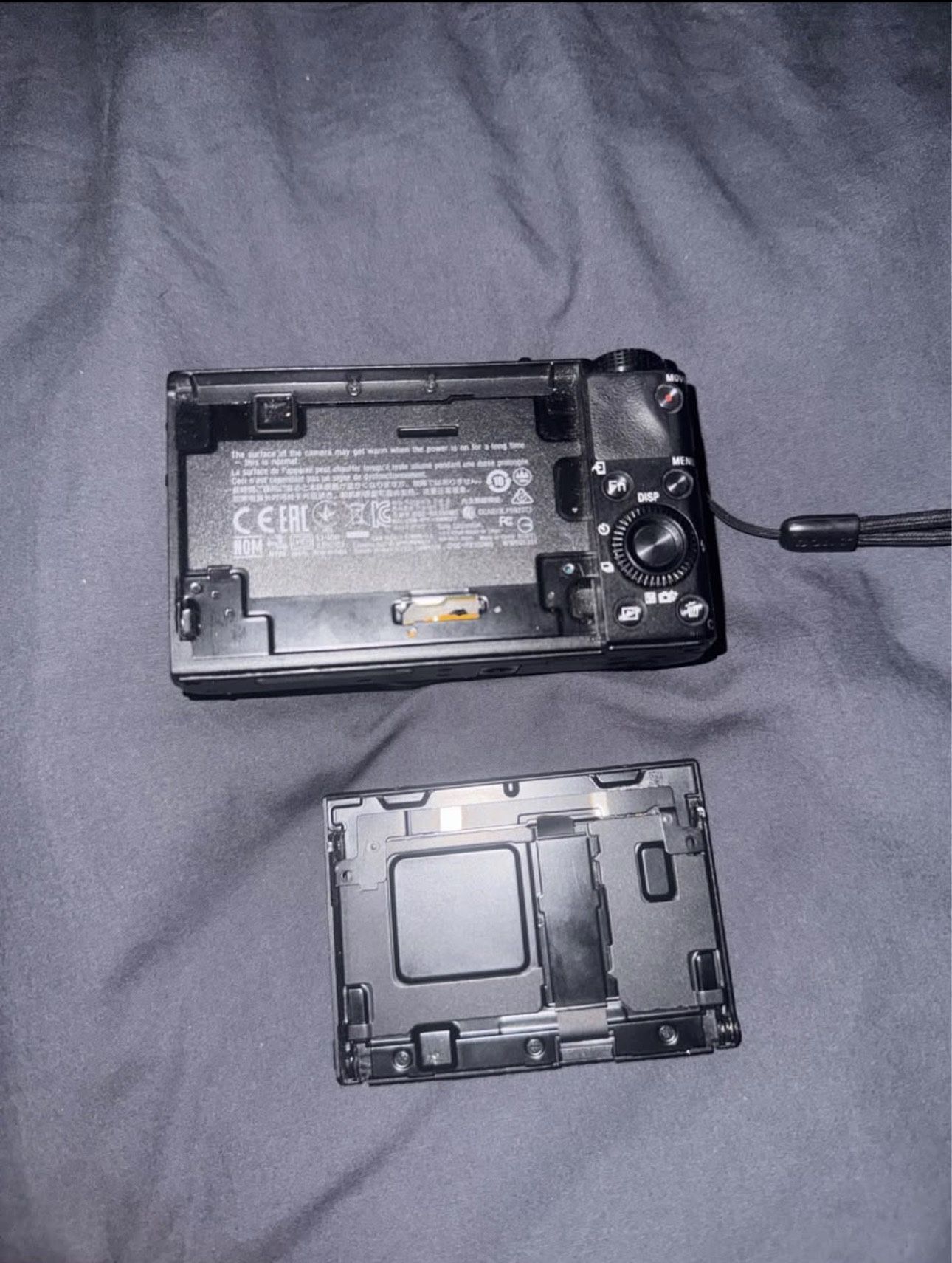 SONY RX100 M5 **BROKEN SCREEN BUT FUNCTIONAL**