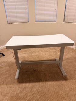 Tresanti Geller 47” Adjustable height desk