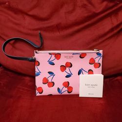 Kate spade Large Zip wristlet attach to your bag