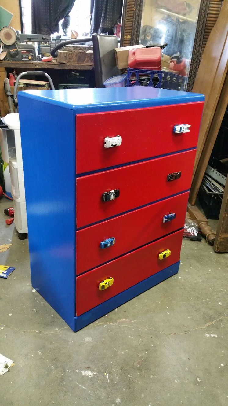Hot wheels dresser. for Sale in Rainier OR OfferUp