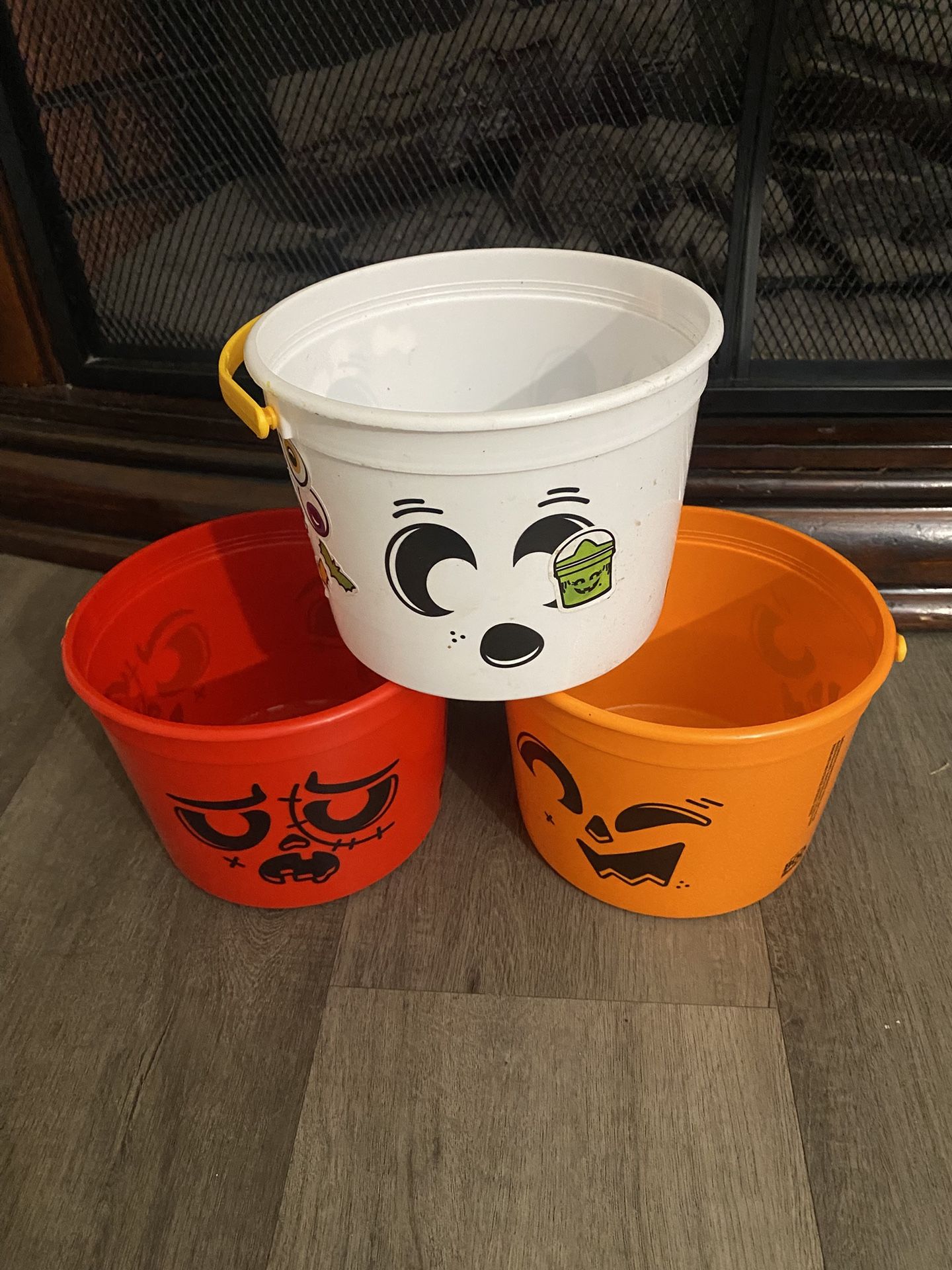 Cubetas De Plastico 5 Inches 🎃 $1each