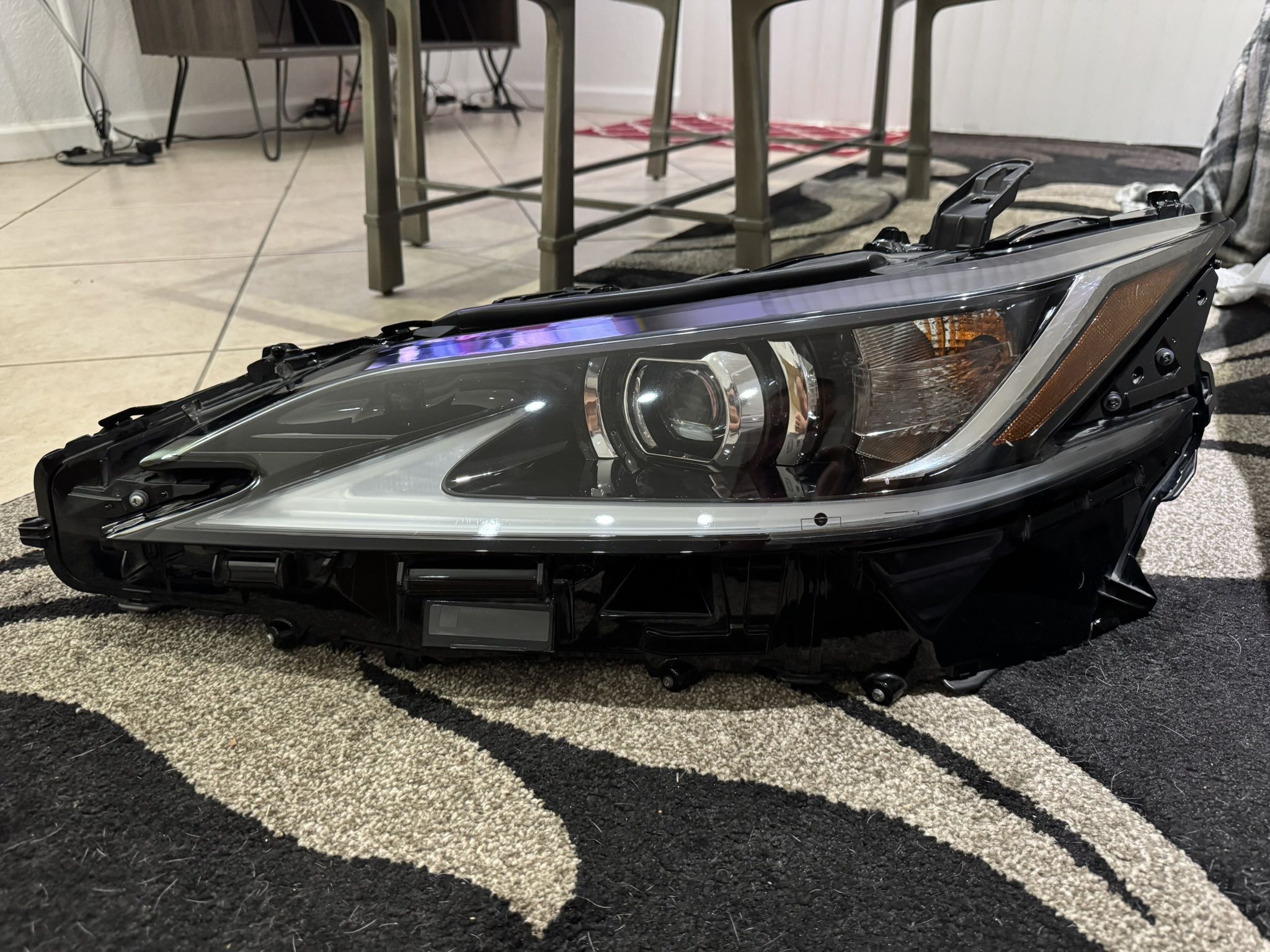 Lexus ES350 OEM Headlight (driver side).  