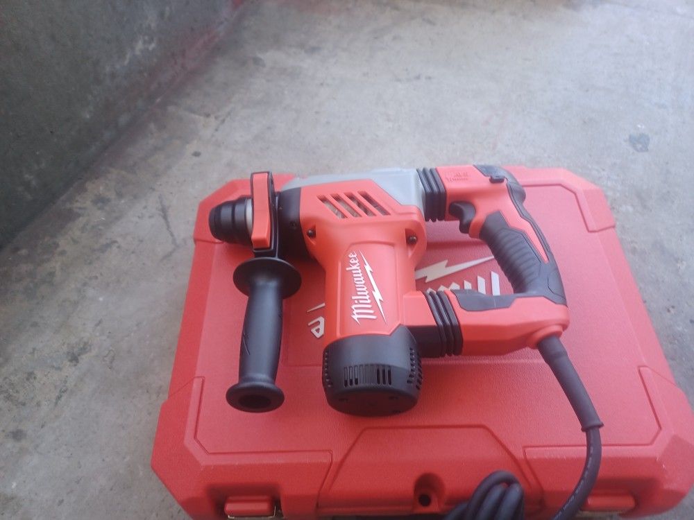 Milwakee Cheap And Hammer Drill For Sale In The Box