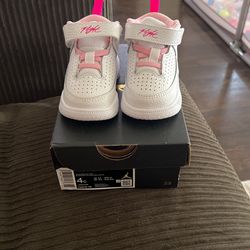 Jordan Max Aura 5 White/Med Soft Pink