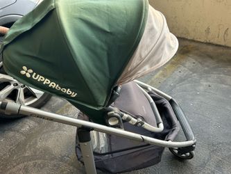 Uppababy Cruz travel system stroller, car seat and base** flash sale for pickup today