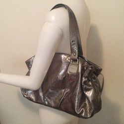 🔥MICHAEL KORS SILVER BAG🔥Only $30🔥Easy Meetup @ Mothers Market 92627