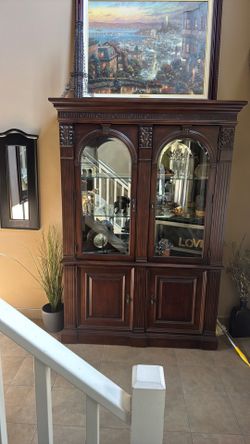 Bernhardt Hutch