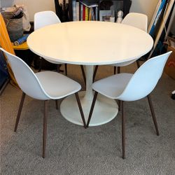 Circular Dining Room Table / All White 
