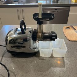 Omega Juicer