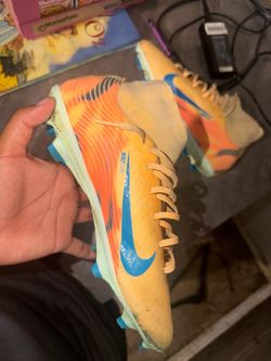 Nike soccer cleats size 7 1/5