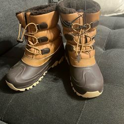 Youth Size 4 Snow Boots