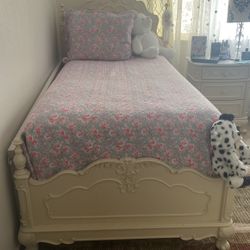 Two twin beds with side table