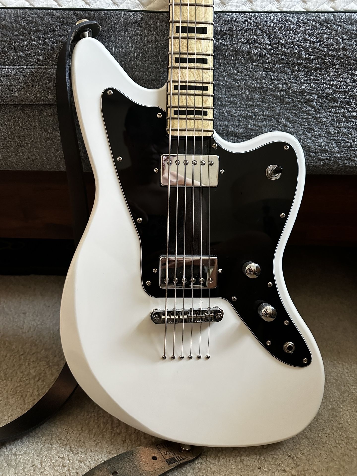 SubZero Rogue VI Baritone Electric Guitar - Polar White (Like New)