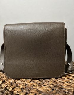 LV Messager Bag 💼