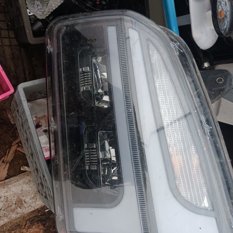 Led Headlights For Kenworth T880 $250 Obo
