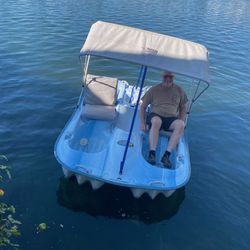 Pelican five-seat paddle boat with sun cover, cushions and battery-operated motor