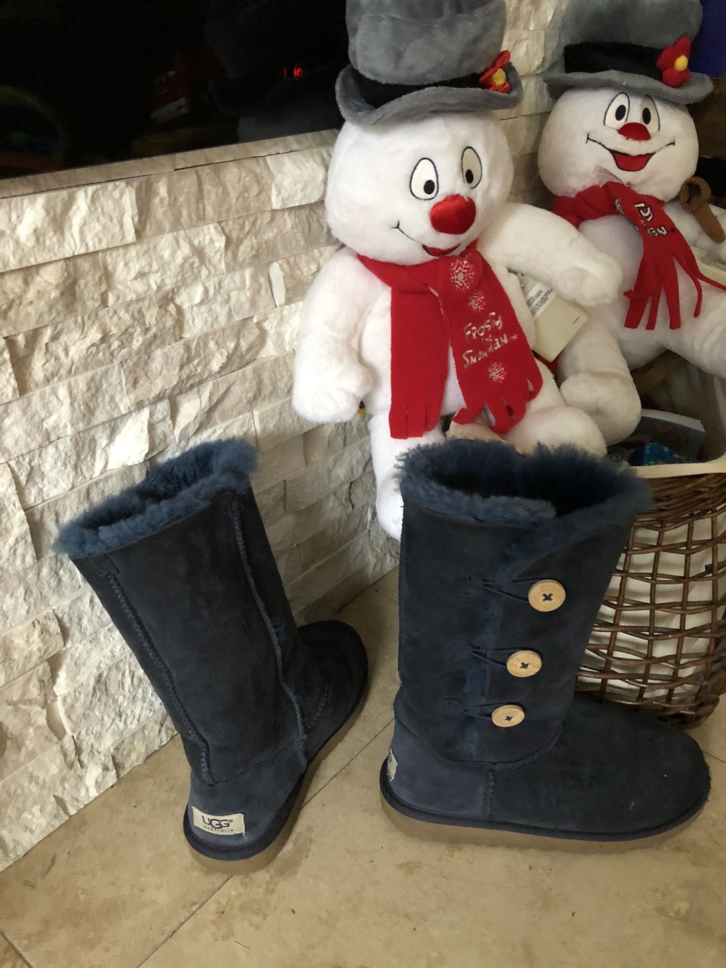 Girls Lined Navy Blue Ugg Lined Boots Size 4