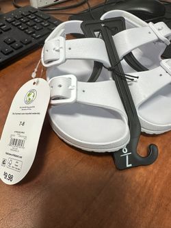 Girls Sandler Size 7-8