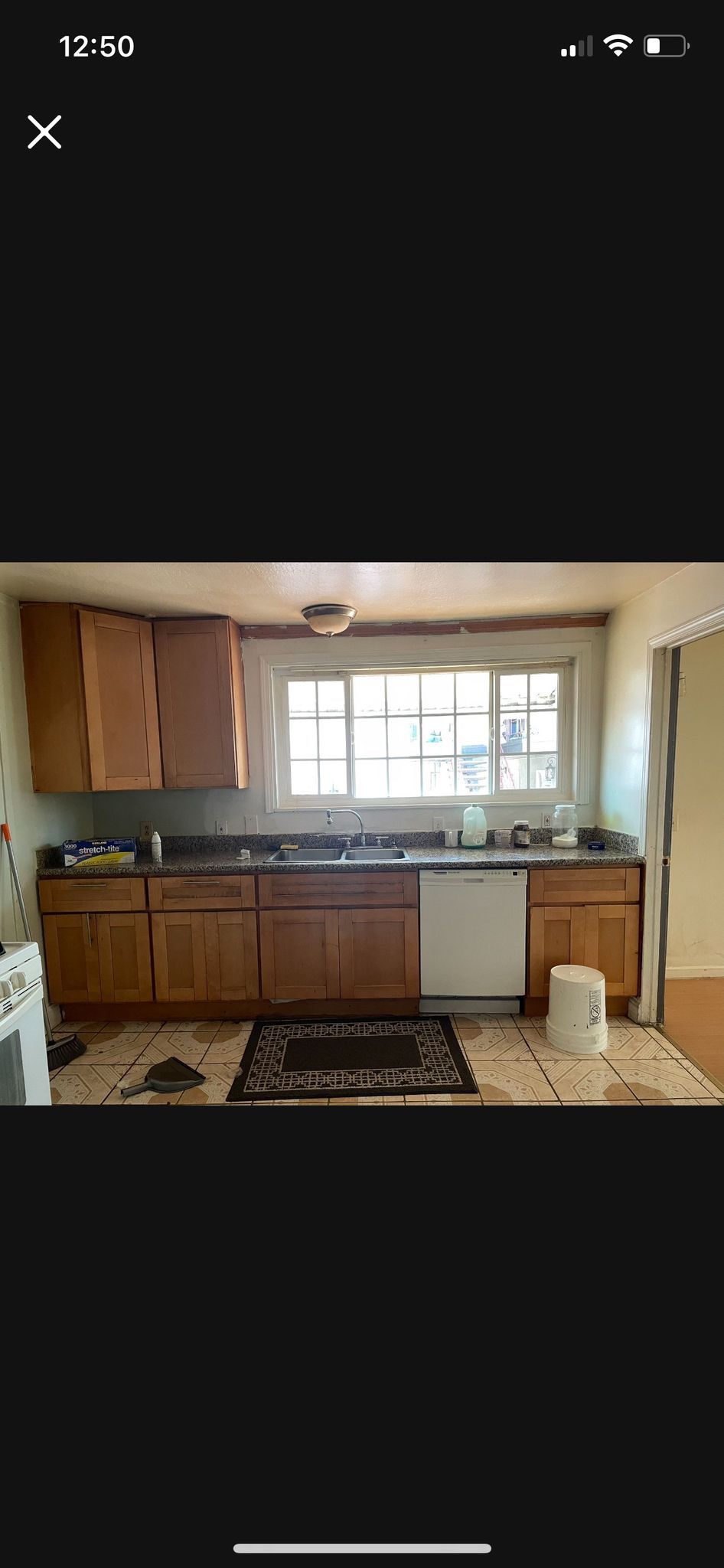 Hole Kitchen