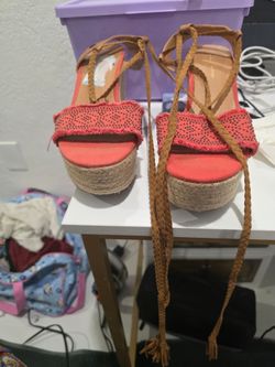 High herls shoes Tommy Hilfiger in good condition. Size 9