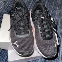Girl Size 6.5 Puma 