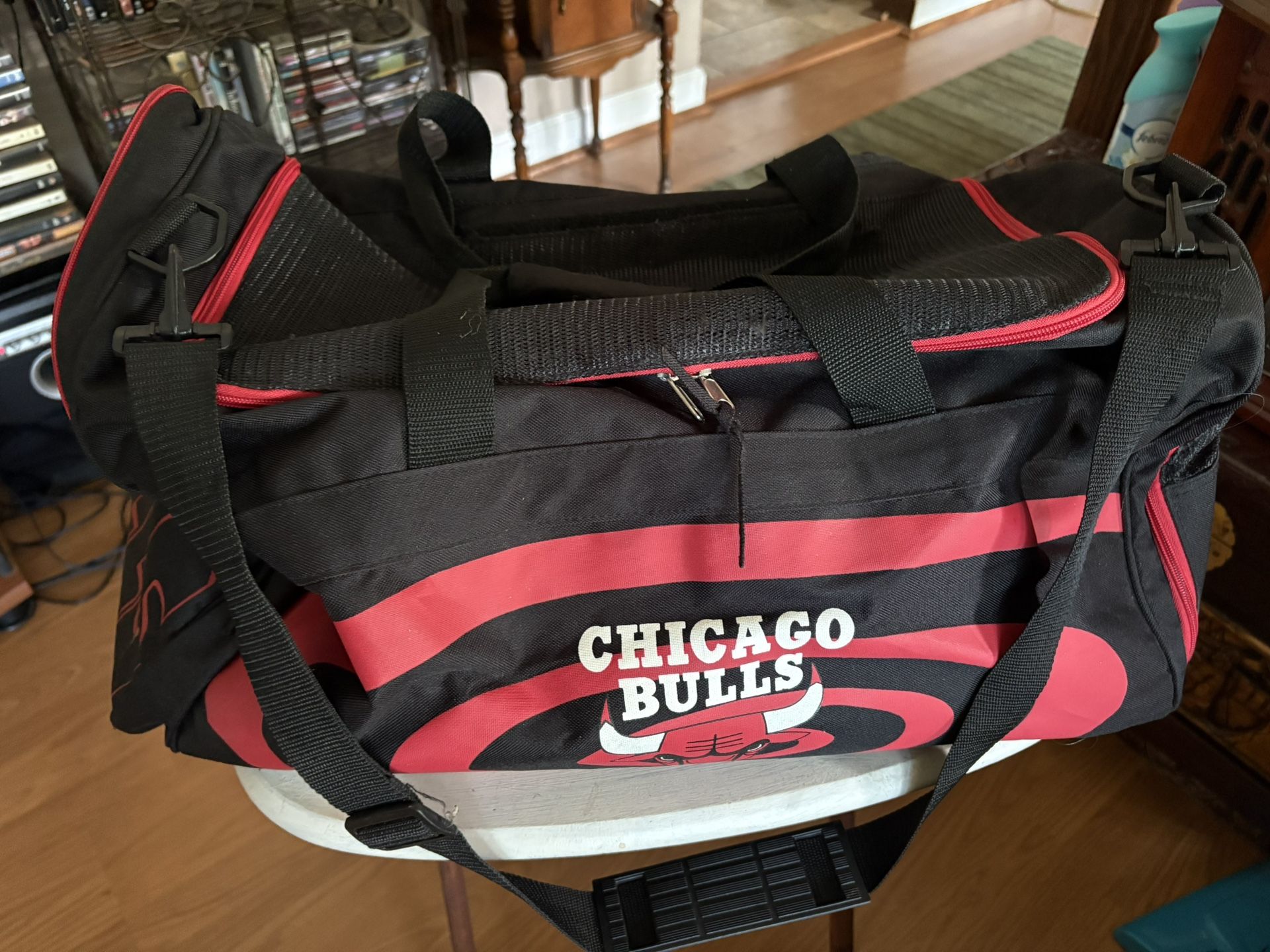 Large NBA CHICAGO BULLS DUFFLE BAG GYM BAG