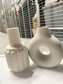 8 Decorative Vases 