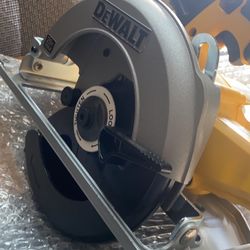 DEWALT 20-Volt MAX Lithium-Ion Cordless 6-1/2 in. Circular Saw (Tool-Only)